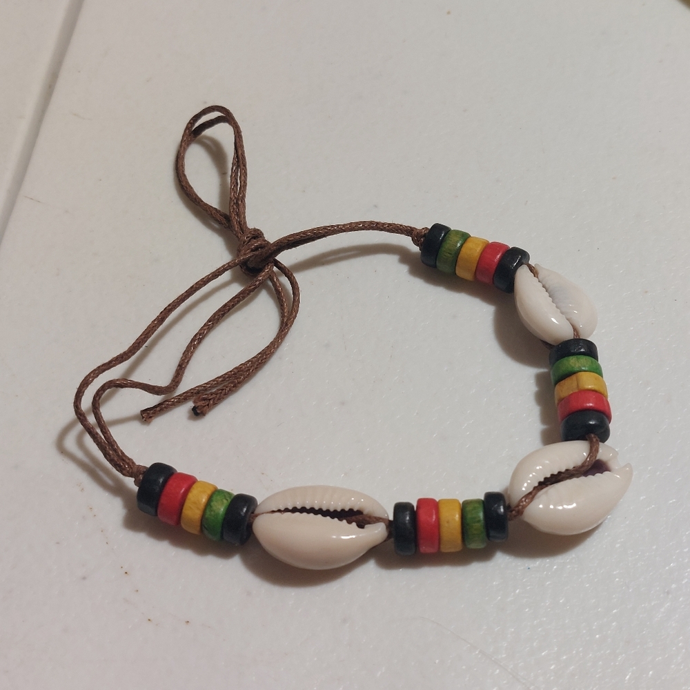 Adjustable Beaded Bracelet With Seashells And Multicolor Wood Beads